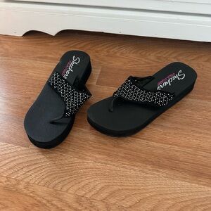 Skechers Yoga Foam Size 9 Sandals